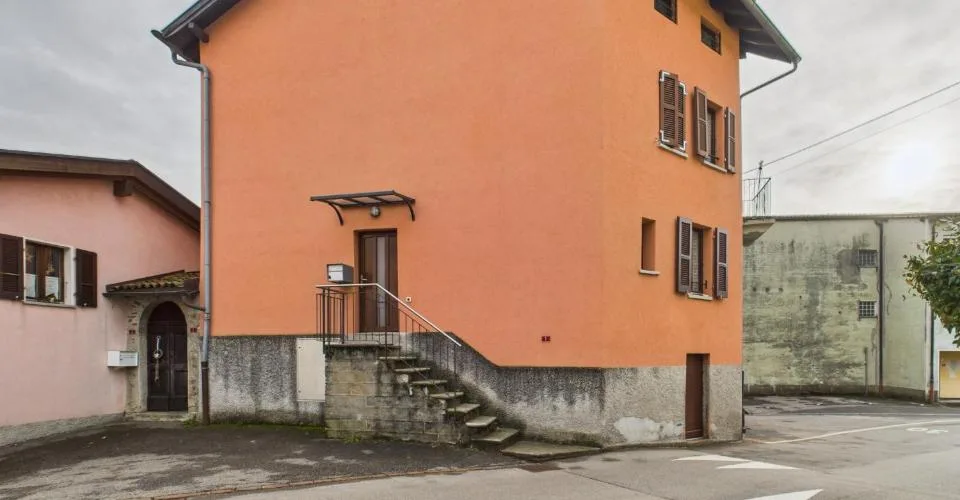 Geräumiges und helles Reihenhaus mit 5 Räumen in Novaggio – Foto 33 von 35