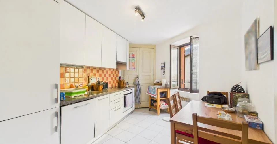 Geräumiges und helles Reihenhaus mit 5 Räumen in Novaggio – Foto 21 von 35