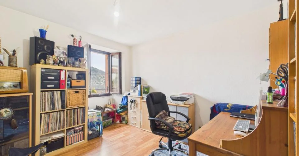 Geräumiges und helles Reihenhaus mit 5 Räumen in Novaggio – Foto 25 von 35