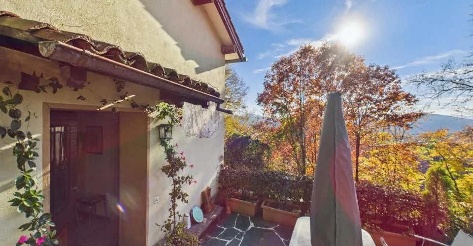 Affascinante casa unifamiliare di 4.5 immersa nel verde ad Aranno – foto 18 di 38