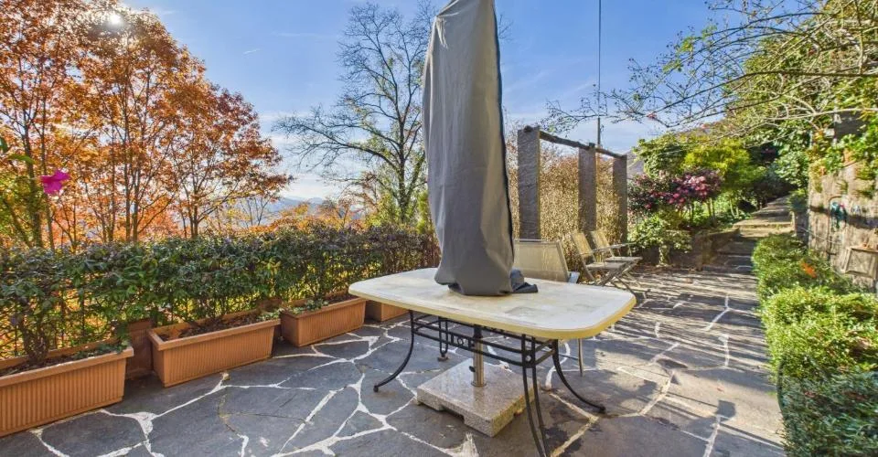 Affascinante casa unifamiliare di 4.5 immersa nel verde ad Aranno – foto 21 di 38