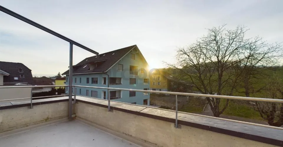Carattere rurale, layout generoso e balcone accogliente