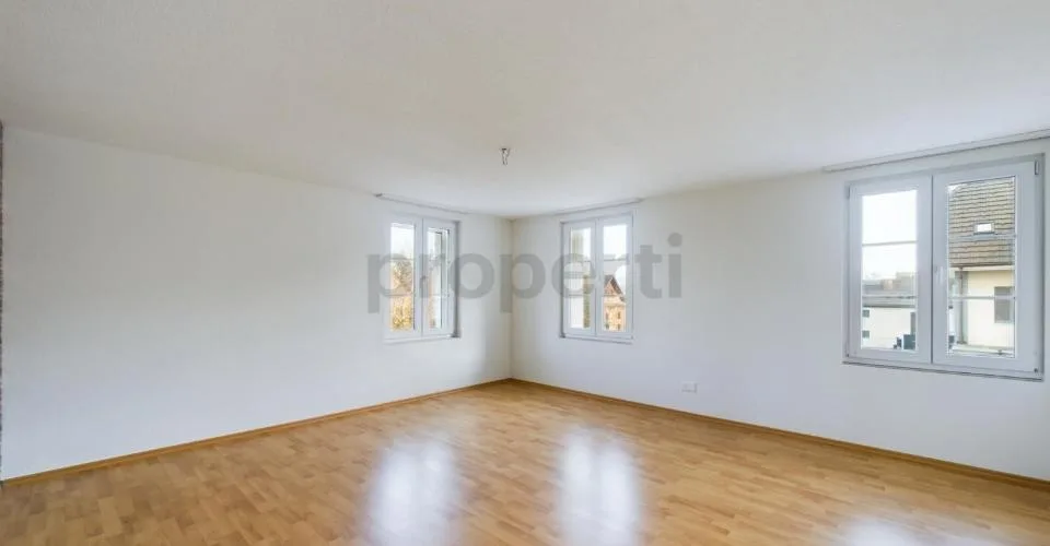 Carattere rurale, layout generoso e balcone accogliente