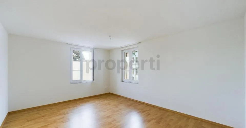 Carattere rurale, layout generoso e balcone accogliente
