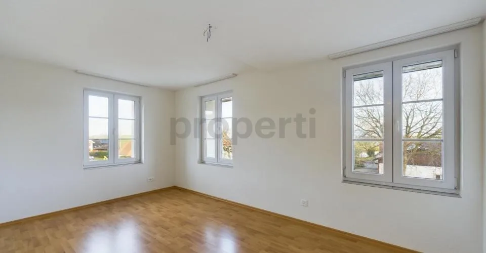 Carattere rurale, layout generoso e balcone accogliente