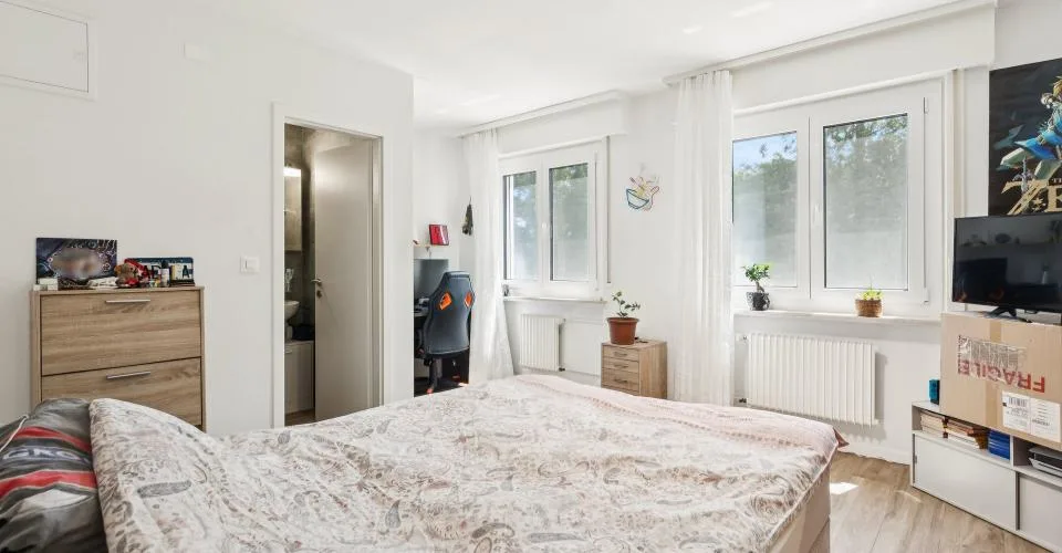 Un appartement rénové de 5.5 pièces au cœur de Villars-sur-Glâne – Foto 9 von 19