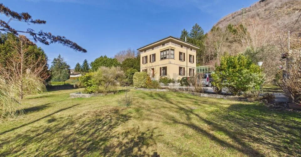 Elegantes Villenhaus mit 8.5 Zimmern, hochwertiger Ausstattung und großem Autoabstellplatz, Monteceneri – Foto 2 von 27