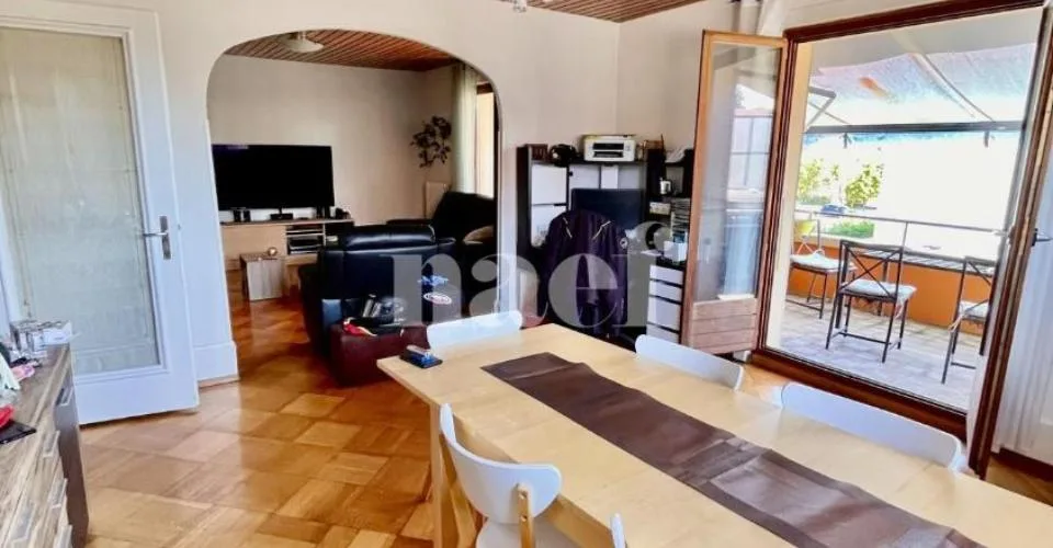 Große 4.5-Zimmer-Wohnung in idealer Lage – Foto 3 von 18