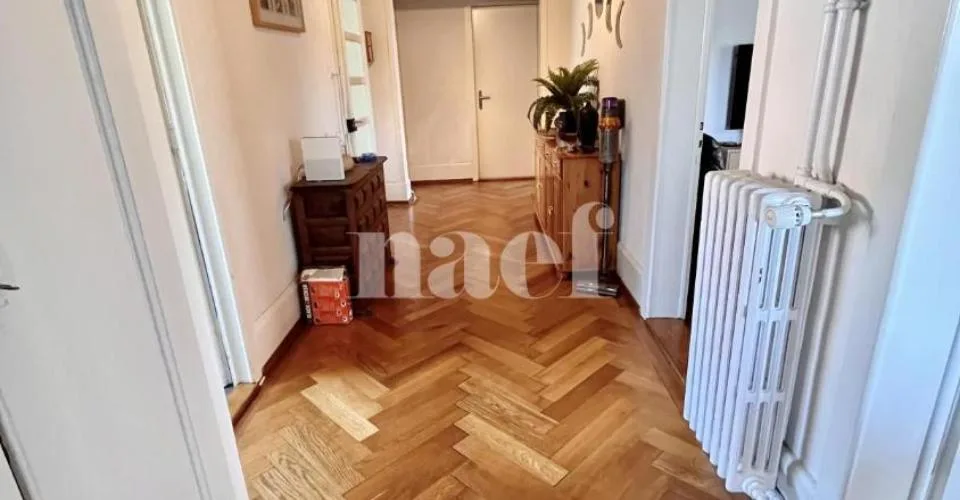 Große 4.5-Zimmer-Wohnung in idealer Lage – Foto 2 von 18