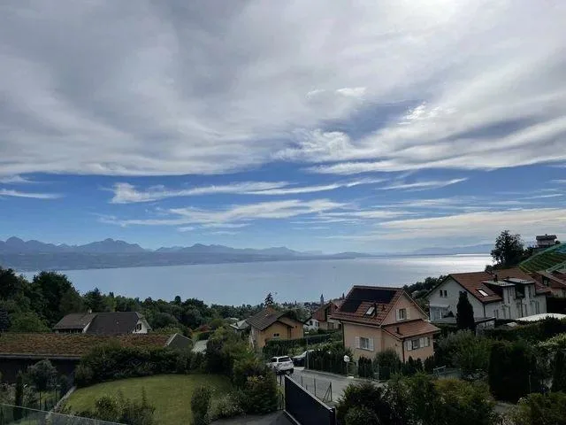 Magnifico appartamento di 5.5 locali al 1° piano con vista lago e ampio balcone di 47m2