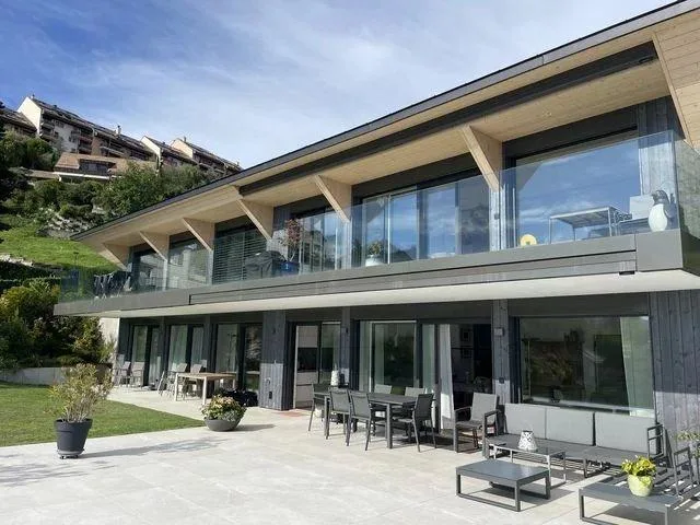 Magnifico appartamento di 5.5 locali al 1° piano con vista lago e ampio balcone di 47m2