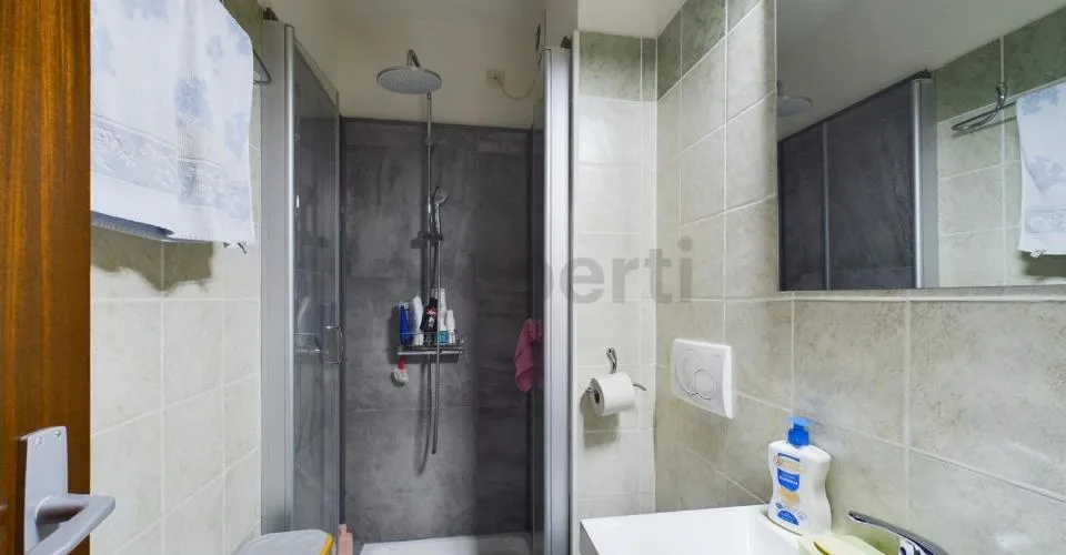 Grand et lumineux appartement rénové de 4,5 pièces à Caslano – photo 21 sur 24