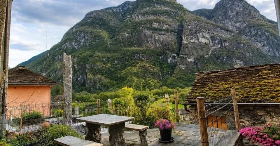 Elegantes Doppelhaus mit 7.5 Zimmern in Cevio – Foto 14 von 27