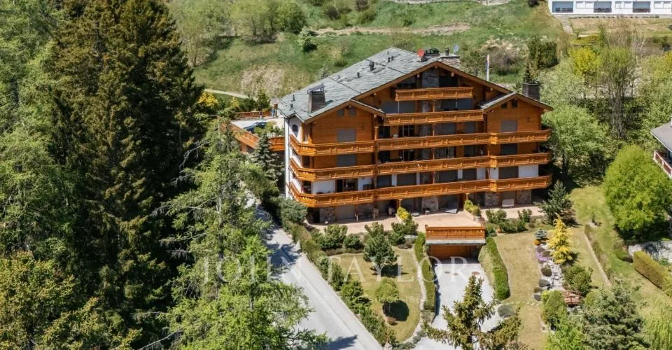5.5 pièces de standing, Plafond cathédrale, 4 suites, wellness à Cr... – foto 1 di 31