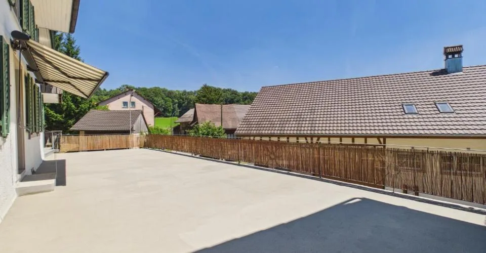 Maison de ferme historique avec deux unités de résidence et un potentiel polyvalent à Vogelsang (Lengnau AG) – photo 19 sur 22