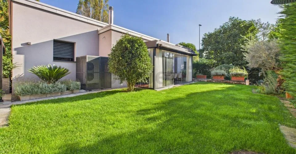 Maison moderne avec jardin, spa privé et technologie avancée à Locarno – photo 14 sur 26