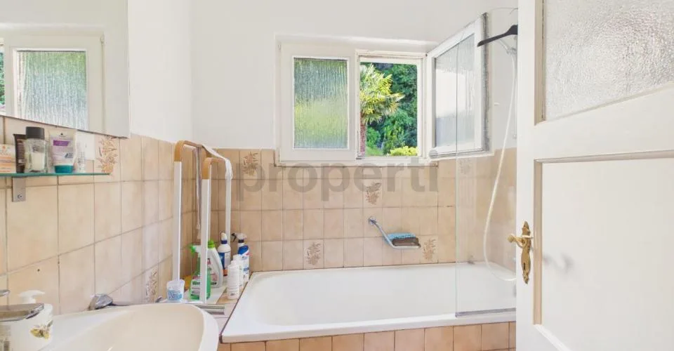 Ein renoviertes Palais im Herzen von Contone: ein faszinierendes Dachgeschoß-Duplex und zwei bereits vermietete Wohnungen. – Foto 23 von 28