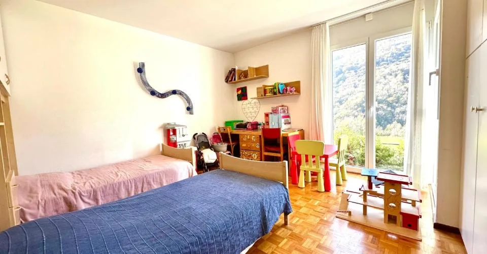 Faszinierendes Einfamilienhaus mit 4,5 Zimmern und Baugrund – Foto 19 von 24