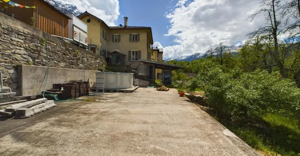Pittoresca casa plurifamiliare con terreno nel cuore della Val di Blenio / Malvenfarbiges Mehrfamilienhaus mit Grundstück im Herzen des Bleniotals – Foto 25 von 27