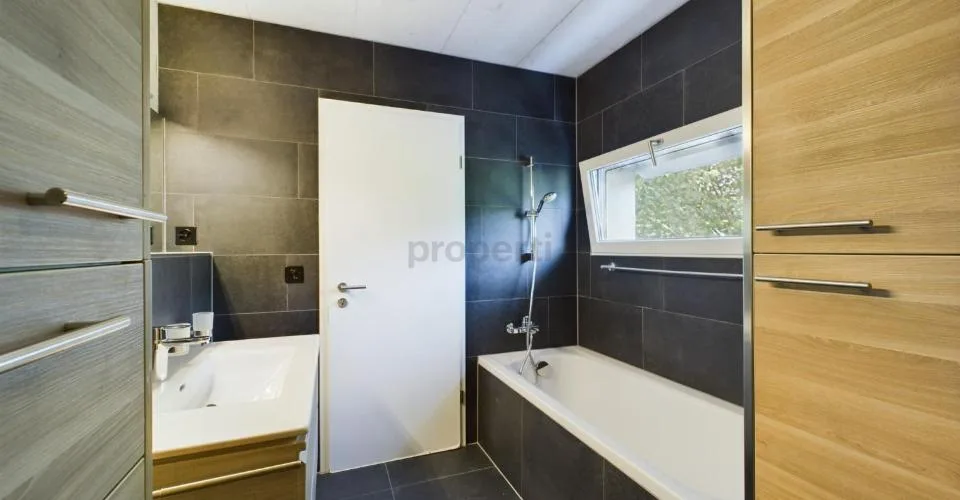 Modernes 5.5-Zimmer-Reihenhaus mit Keller, Pieterlen