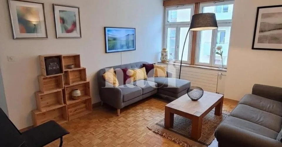 Appartement de 3.5 pièces au 3e étage avec ascenseur – Foto 2 von 10