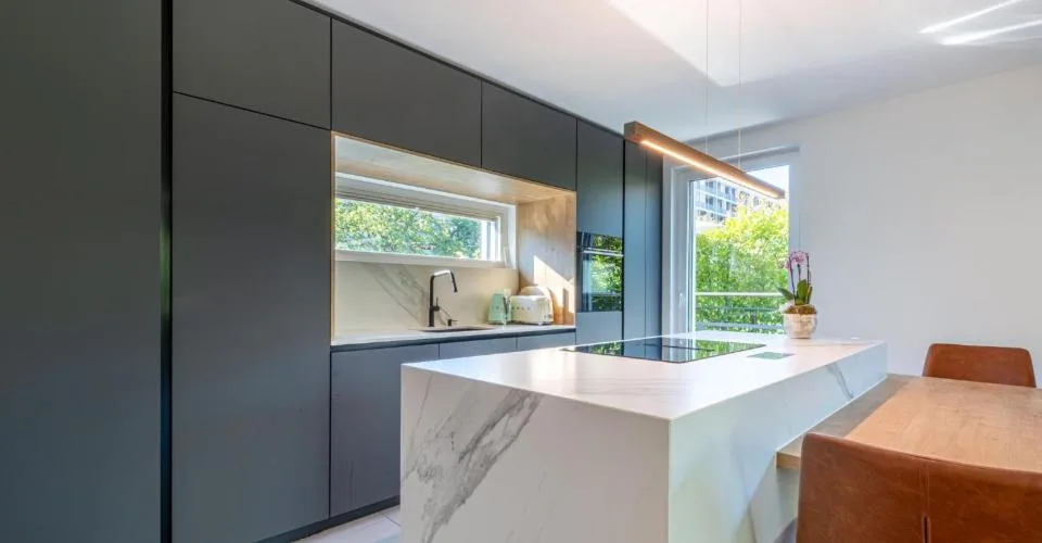 Helles, modernes Penthouse mit großer Terrasse – Foto 2 von 12
