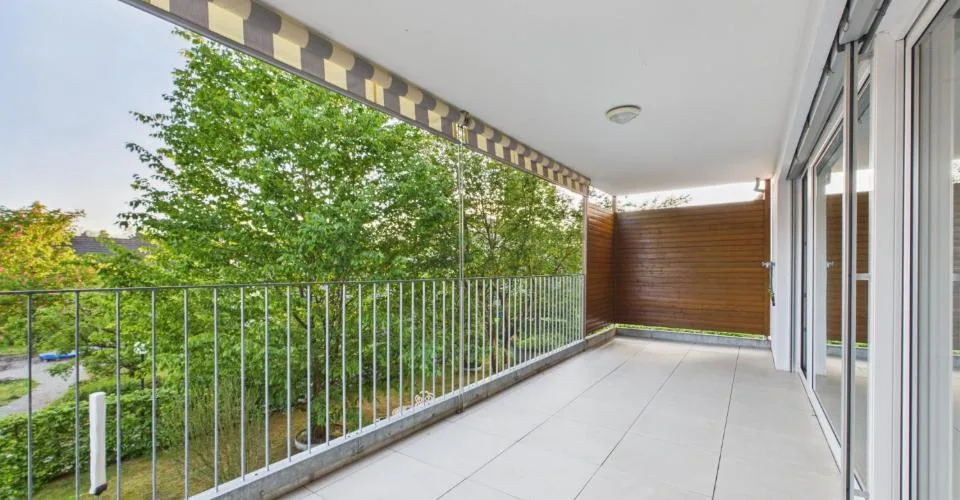 Appartement moderne de 4,5 pièces avec balcon, Dachsen