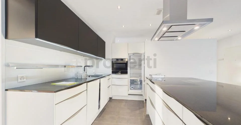 Appartement moderne de 4,5 pièces avec balcon, Dachsen