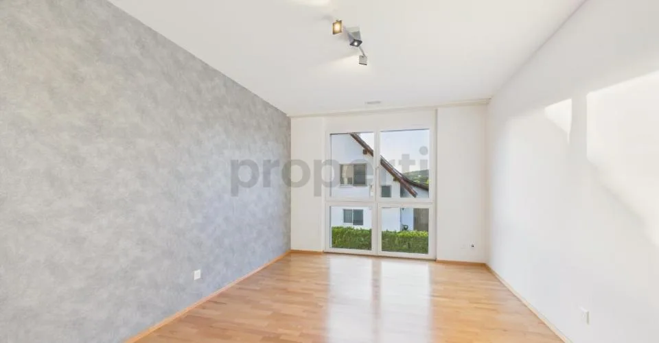 Appartement moderne de 4,5 pièces avec balcon, Dachsen