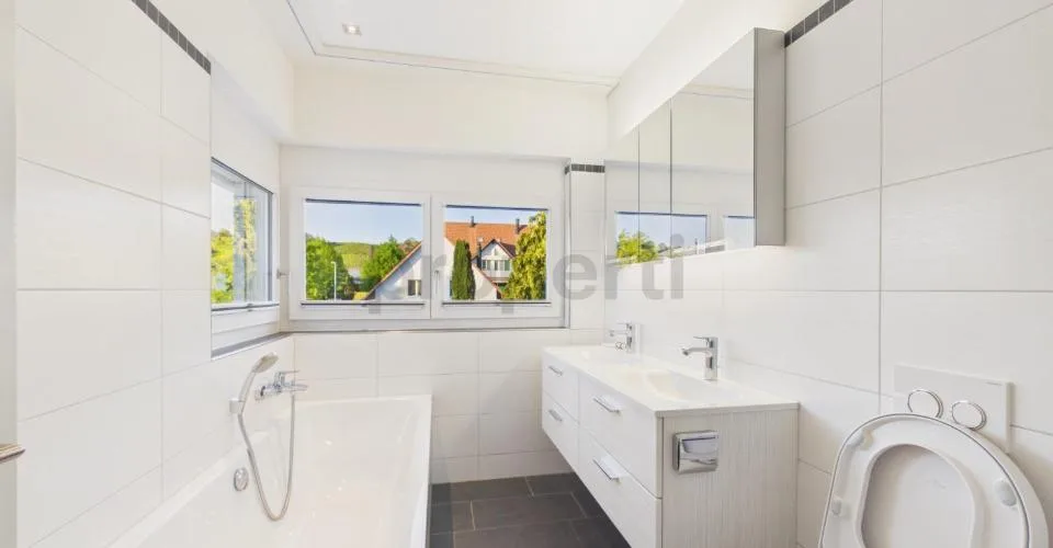 Appartement moderne de 4,5 pièces avec balcon, Dachsen