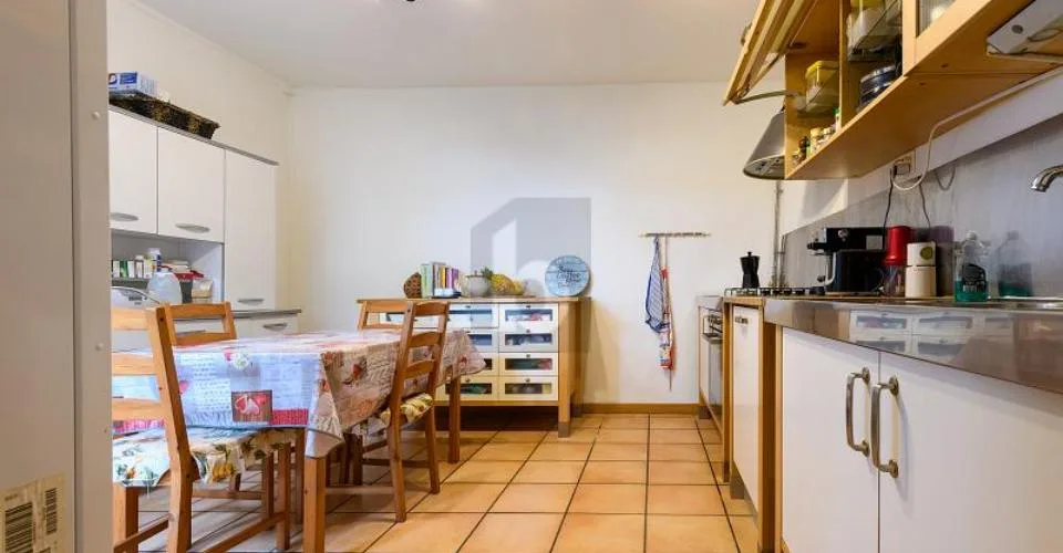 Maison spacieuse avec cheminée imposante d'époque – photo 8 sur 12