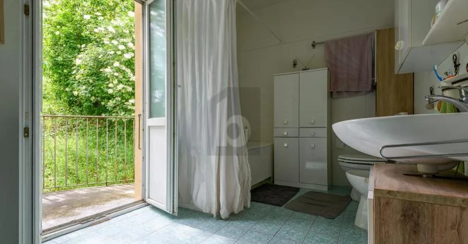Maison spacieuse avec cheminée imposante d'époque – photo 7 sur 12