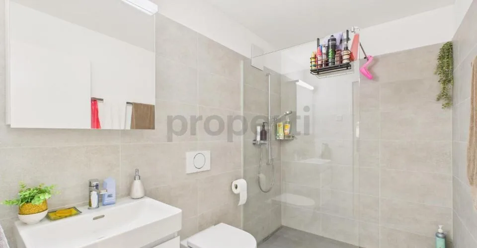 Helle 2.5-Zimmer-Attikawohnung mit Balkon in Wetzikon – photo 5 sur 16