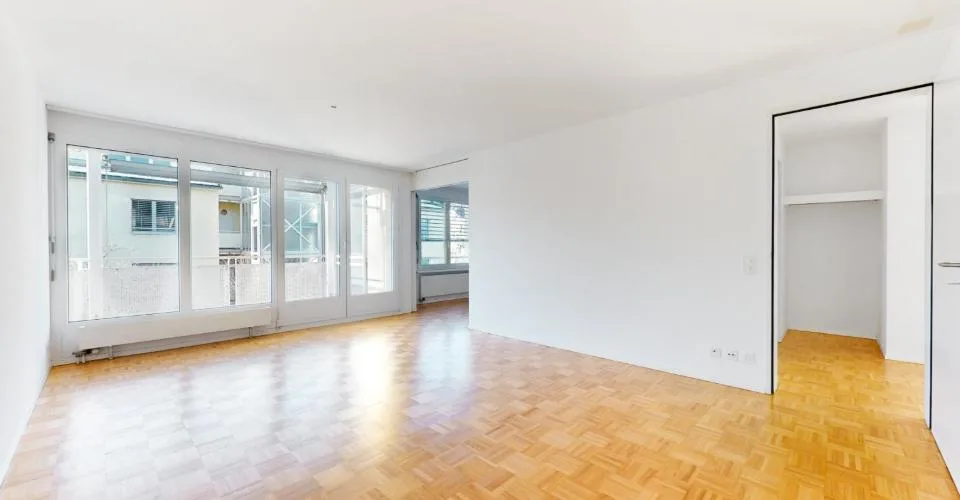 Dachwohnung mit Terrasse in schöner Überbauung im Grünen