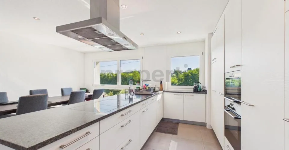 Moderne und grosszügige 3.5-Zimmer-Wohnung in Adliswil