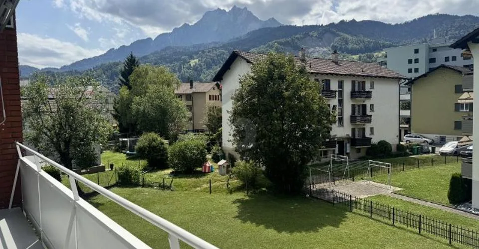 HELLE, MODERNE RÄUME MIT SCHÖNER AUSSICHT