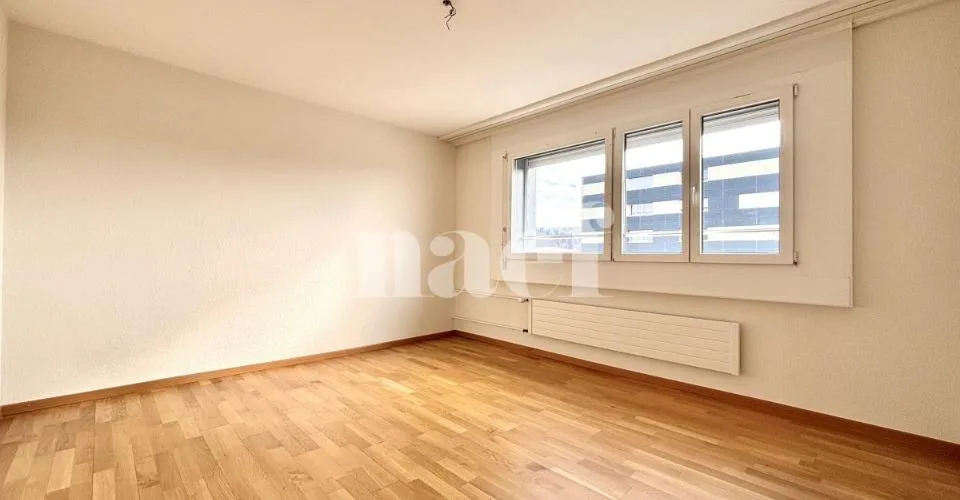 Appartement de 4.5 pièces avec une belle vue dégagée – Foto 4 von 16