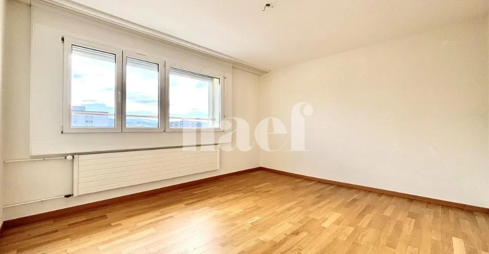 Appartement de 4.5 pièces avec une belle vue dégagée – Foto 3 von 16