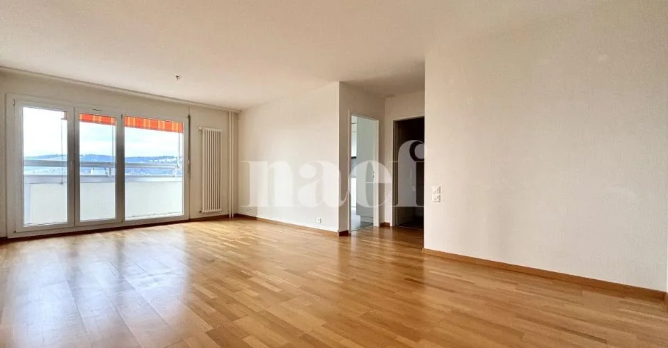 Appartement de 4.5 pièces avec une belle vue dégagée – Foto 2 von 16