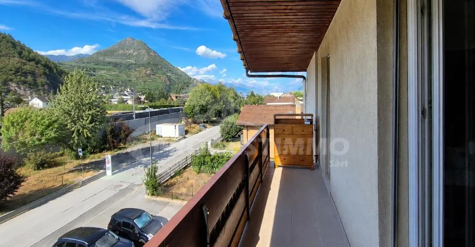4,5 Zimmer hell mit Balkon im Herzen von Uvrier – Foto 3 von 18