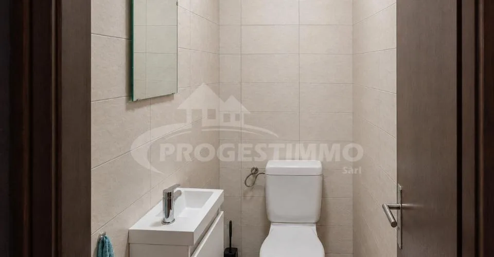 4,5 Zimmer hell mit Balkon im Herzen von Uvrier – Foto 7 von 18