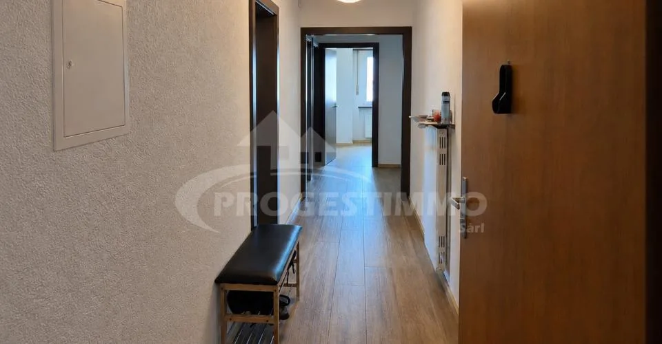 4,5 Zimmer hell mit Balkon im Herzen von Uvrier – Foto 4 von 18