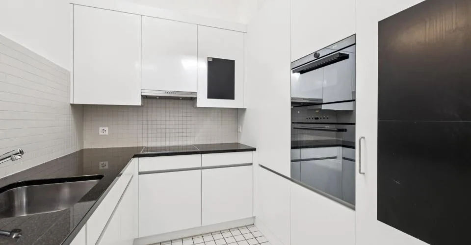 Triplex contemporaneo su mezzanini con loggia, studio indipendente – foto 11 di 13