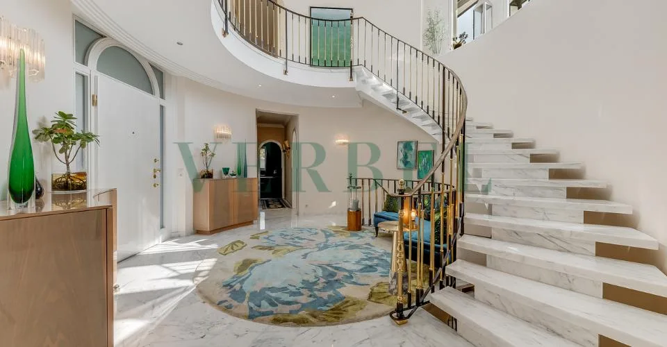 Luxuriöses Anwesen mit Pool und außergewöhnlichem Seeblick – Foto 4 von 26