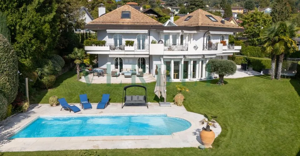 Luxuriöses Anwesen mit Pool und außergewöhnlichem Seeblick – Foto 3 von 26