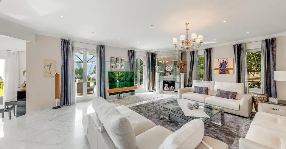 Luxuriöses Anwesen mit Pool und außergewöhnlichem Seeblick – Foto 6 von 26