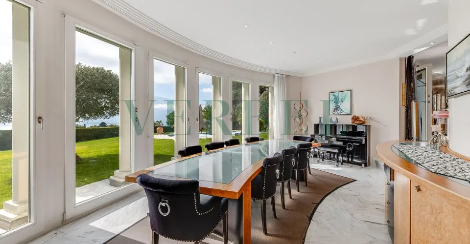 Luxuriöses Anwesen mit Pool und außergewöhnlichem Seeblick – Foto 8 von 26