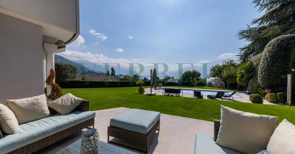 Luxuriöses Anwesen mit Pool und außergewöhnlichem Seeblick – Foto 7 von 26