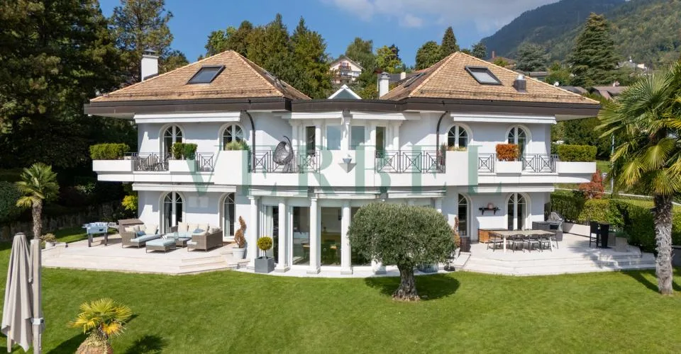 Luxuriöses Anwesen mit Pool und außergewöhnlichem Seeblick – Foto 2 von 26