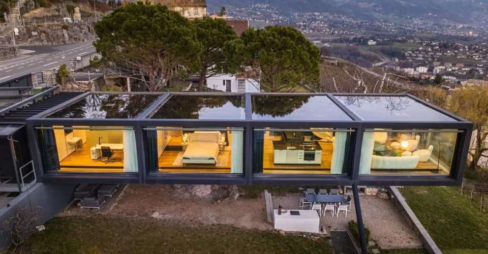 Villa im Architektenstil mit Panoramablick auf See und Alpen – Foto 2 von 25